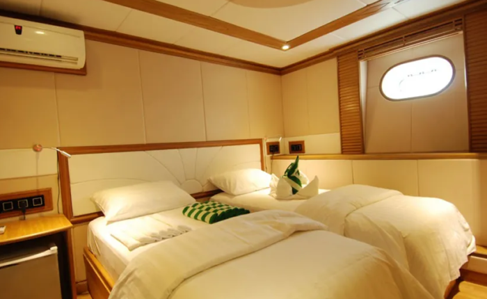 Arora Virgo Maldives Liveaboard lower deck twin/double sunset